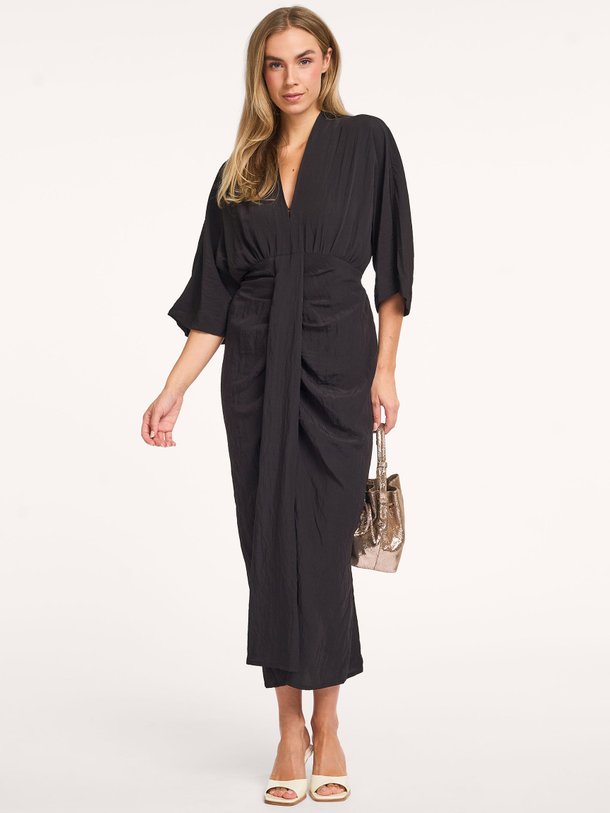 Ontdek de Bradshaw viscosemix maxi jurk van Dante 6 in de kleur Zwart bij Orangebag. Op werkdagen voor 21:45 besteld, morgen in huis.