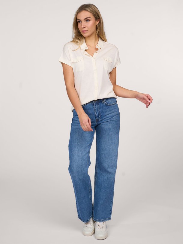 Ontdek de M296 Katoenmix slub blouse van Majestic Filatures in de kleur ecru bij Orangebag. Op werkdagen voor 21:45 besteld, morgen in huis.