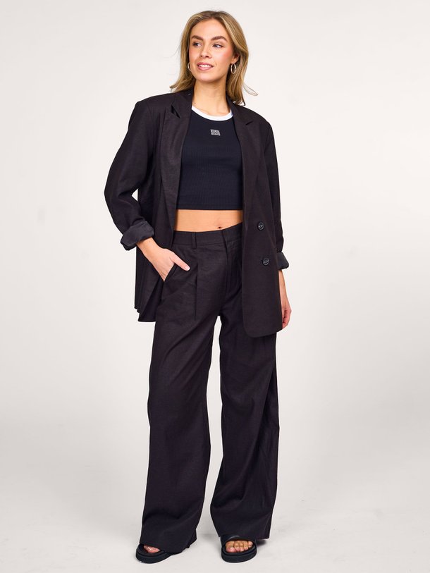 Ontdek de Drew katoenmix cropped logo tanktop van Gestuz in de kleur zwart bij Orangebag. Op werkdagen voor 21:45 besteld, morgen in huis.