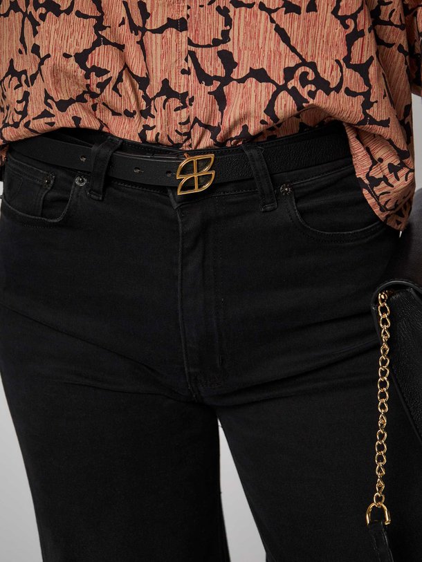 Ontdek de Lederen logo riem van By-Bar in de kleur zwart bij Orangebag. Op werkdagen voor 21:45 besteld, morgen in huis.
