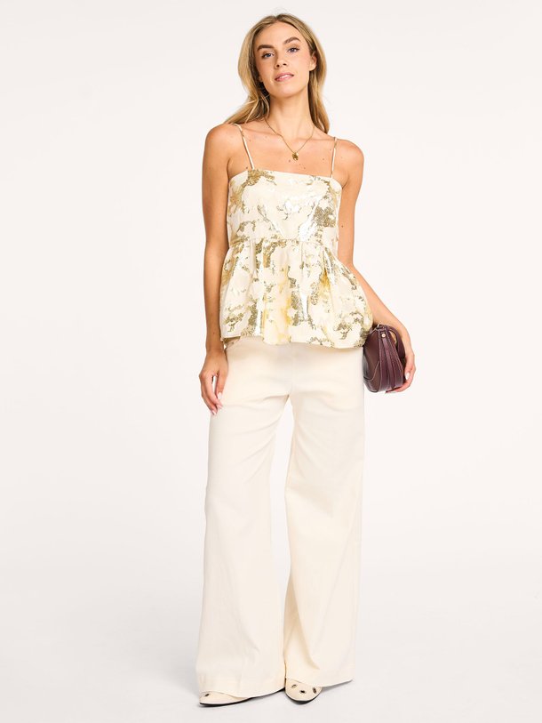 Ontdek de Lova geweven top met metallic dessin van Sofie Schnoor in de kleur ecru bij Orangebag. Op werkdagen voor 21:45 besteld, morgen in huis.