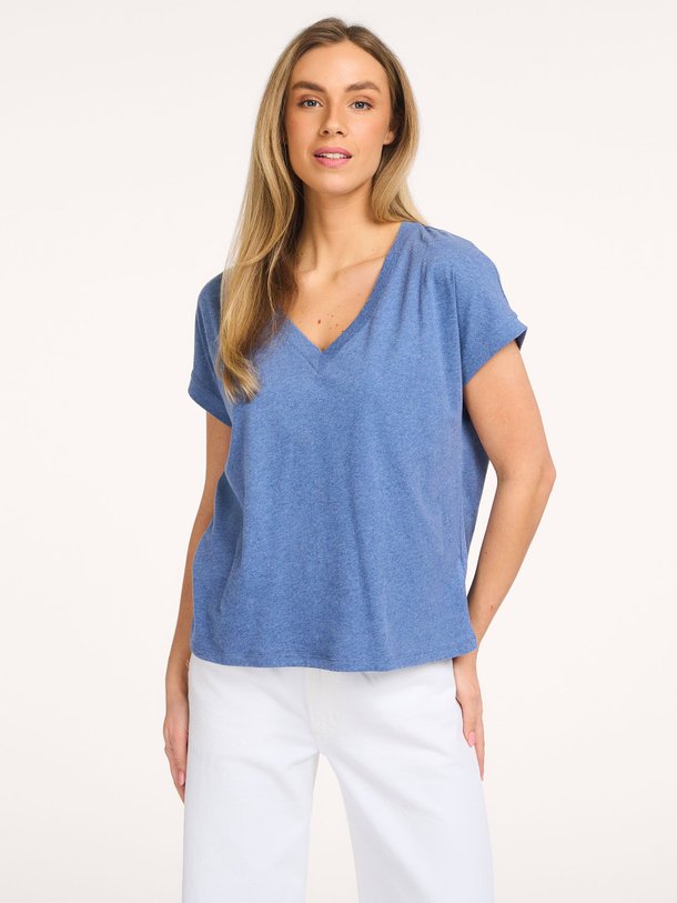 Ontdek de M007 organic cotton T-shirt van Majestic Filatures in de kleur Blauw bij Orangebag. Op werkdagen voor 21:45 besteld, morgen in huis.