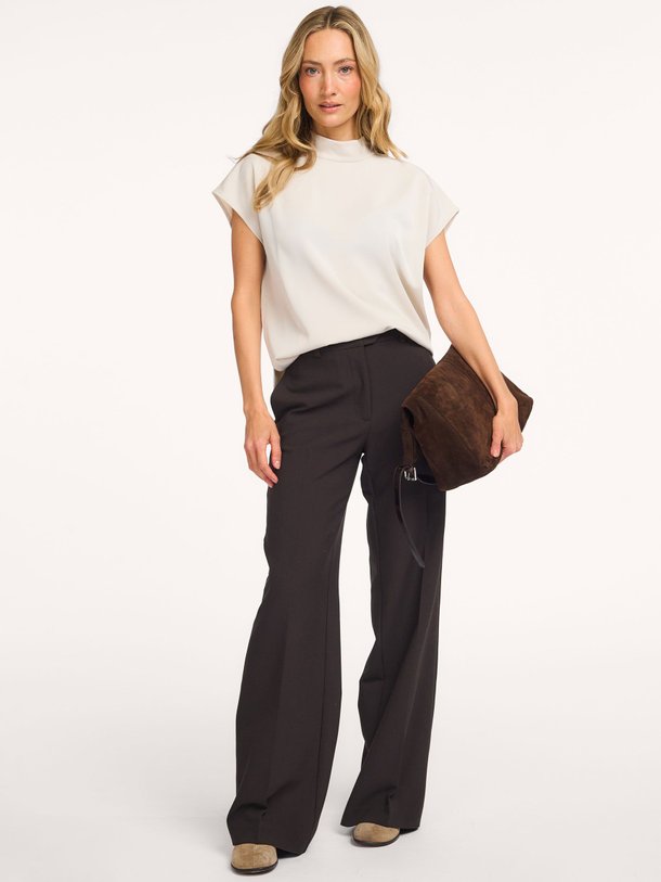 Ontdek de Sahoys geweven top van Samsoe Samsoe in de kleur Beige bij Orangebag. Op werkdagen voor 21:45 besteld, morgen in huis.