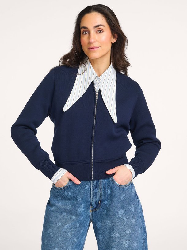 Ontdek de Jantastic viscosemix vest van Essentiel Antwerp in de kleur Donkerblauw bij Orangebag. Op werkdagen voor 21:45 besteld, morgen in huis.