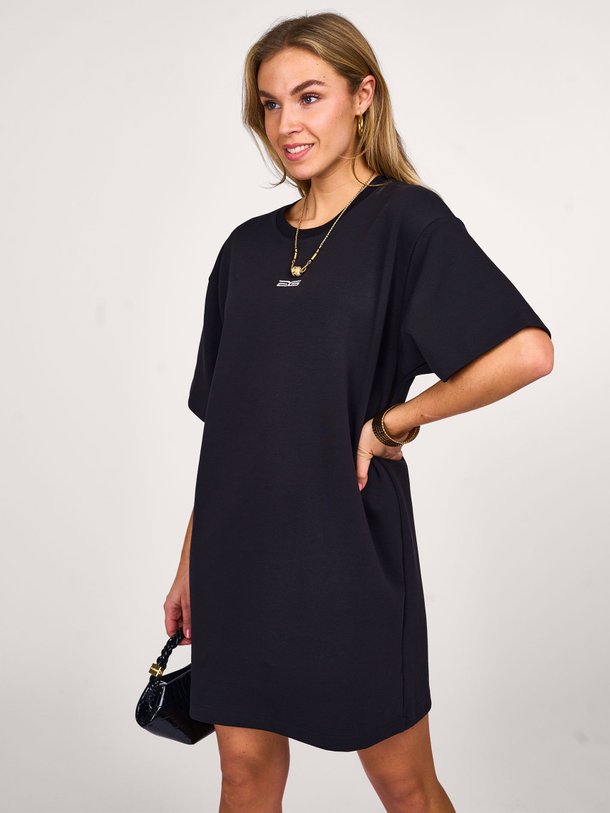 Ontdek de Imina katoenmix logo jurk van Gestuz in de kleur zwart bij Orangebag. Op werkdagen voor 21:45 besteld, morgen in huis.