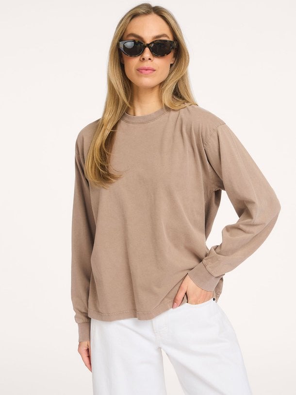 Colorful Standard Organic cotton longsleeve - Lichtbruin Ontdek de Organic cotton longsleeve van Colorful Standard in de kleur Lichtbruin bij Orangebag. Op werkdagen voor 21:45 besteld, morgen in huis.