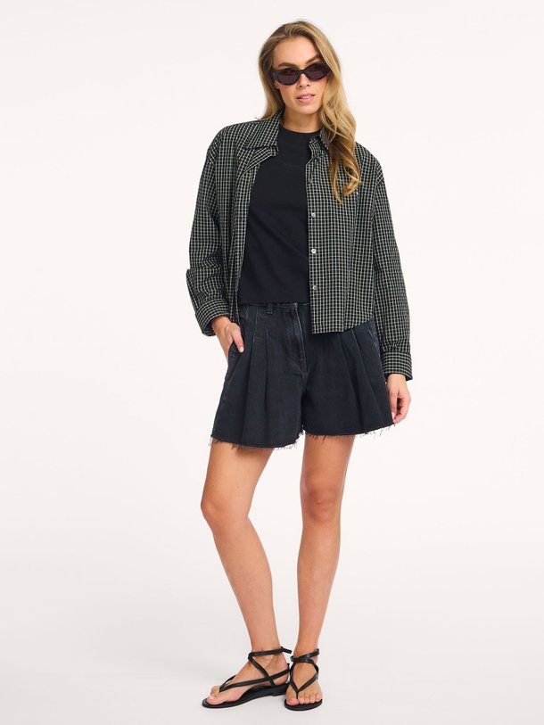 Ontdek de Presley high waist loose fit short van Bellerose in de kleur Zwart bij Orangebag. Op werkdagen voor 21:45 besteld, morgen in huis.