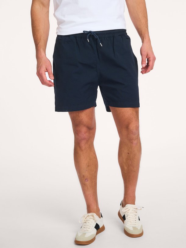 Colorful Standard Organic Cotton Short - Donkerblauw Ontdek de Organic cotton short van Colorful Standard in de kleur donkerblauw bij Orangebag. Op werkdagen voor 21:45 besteld, morgen in huis.