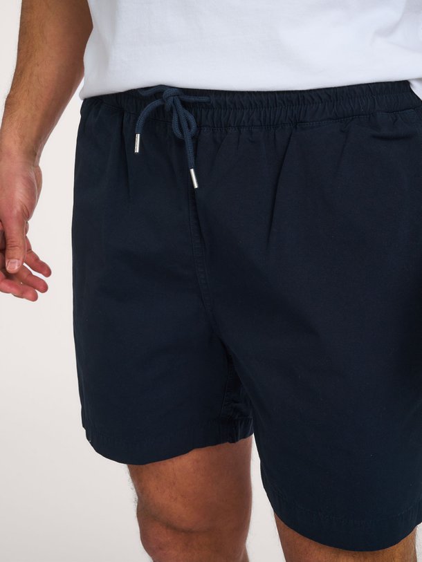 Colorful Standard Organic Cotton Short - Donkerblauw Ontdek de Organic cotton short van Colorful Standard in de kleur donkerblauw bij Orangebag. Op werkdagen voor 21:45 besteld, morgen in huis.