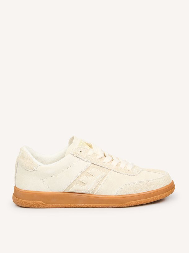 Ontdek de Santos suède sneakers van East Pacific Trade in de kleur Crème bij Orangebag. Op werkdagen voor 21:45 besteld, morgen in huis.