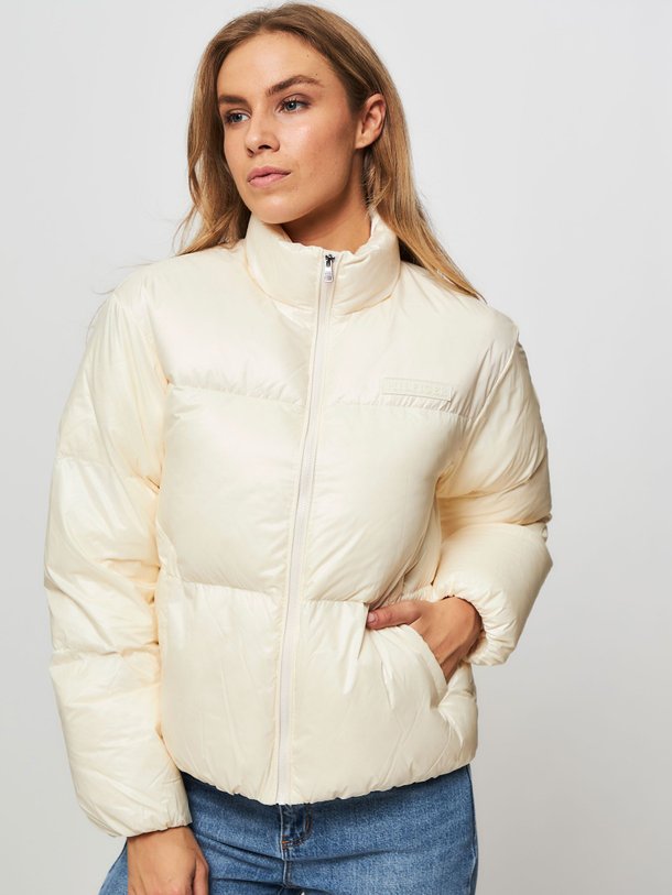 Ontdek de New York gewatteerde jas van Tommy Hilfiger in de kleur ecru bij Orangebag. Op werkdagen voor 21:45 besteld, morgen in huis.
