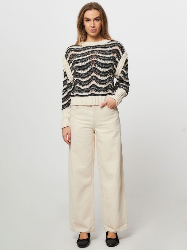 Ontdek de Serra katoenmix trui met dessin van Sessun in de kleur zwart bij Orangebag. Op werkdagen voor 21:45 besteld, morgen in huis.