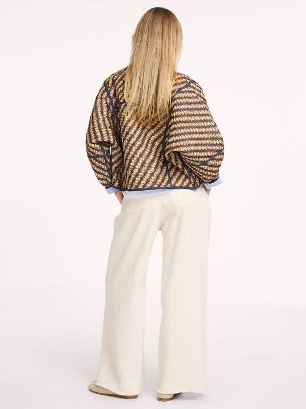 Ontdek de Blossom reversible katoenen jasje met print van By-Bar in de kleur Bruin bij Orangebag. Op werkdagen voor 21:45 besteld, morgen in huis.