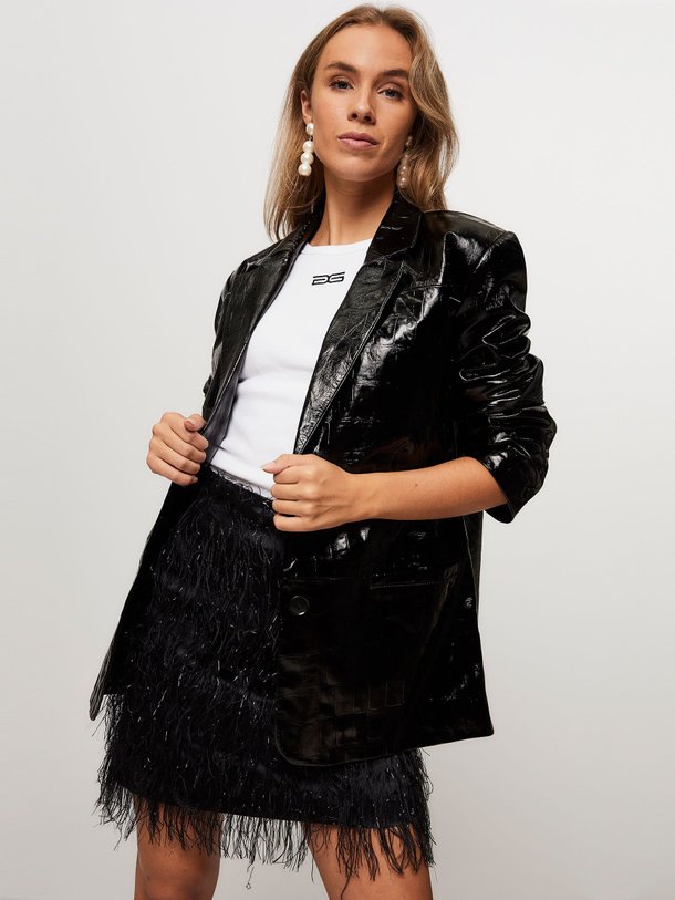 Ontdek de Anafee laklederen croco blazer van Gestuz in de kleur zwart bij Orangebag. Op werkdagen voor 21:45 besteld, morgen in huis.