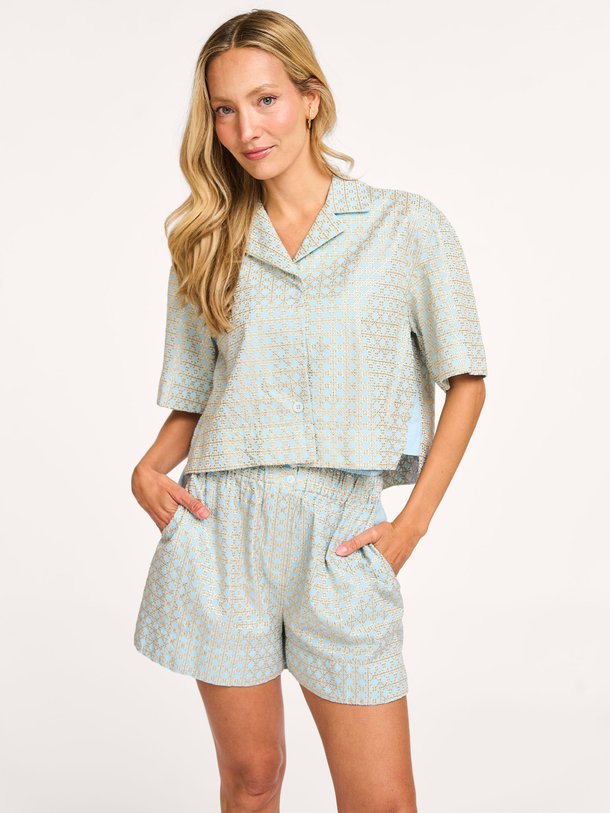 Ontdek de Katoenen short met borduursel van Greek Archaic Kori in de kleur lichtblauw bij Orangebag. Op werkdagen voor 21:45 besteld, morgen in huis.