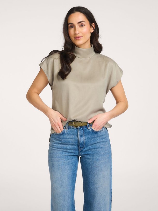 Ontdek de Alaria geweven top van Drykorn in de kleur Grijsgroen bij Orangebag. Op werkdagen voor 21:45 besteld, morgen in huis.