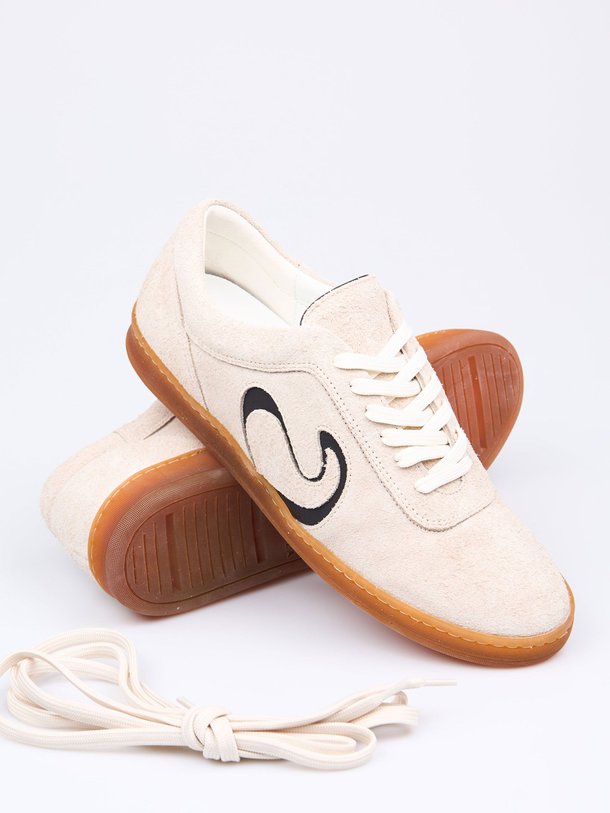 Ontdek de Blaire suède sneakers van Anonymous Copenhagen in de kleur crème bij Orangebag. Op werkdagen voor 21:45 besteld, morgen in huis.