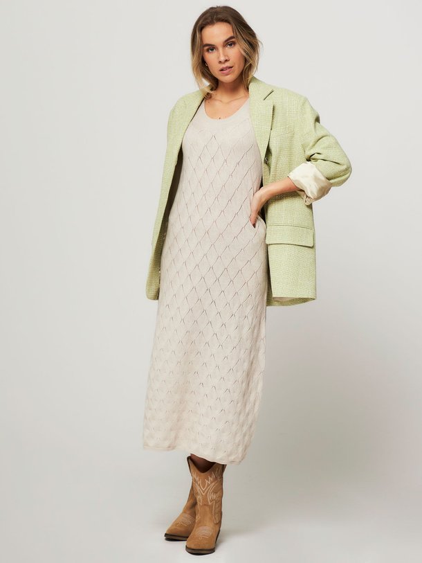 Ontdek de Frida merino wollen jurk van Graumann in de kleur zand bij Orangebag. Op werkdagen voor 21:45 besteld, morgen in huis.