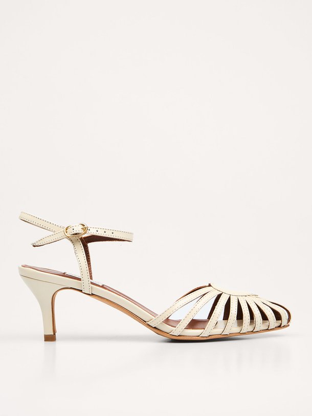 Ontdek de Keesha lederen sandalen van Anonymous Copenhagen in de kleur Beige bij Orangebag. Op werkdagen voor 21:45 besteld, morgen in huis.