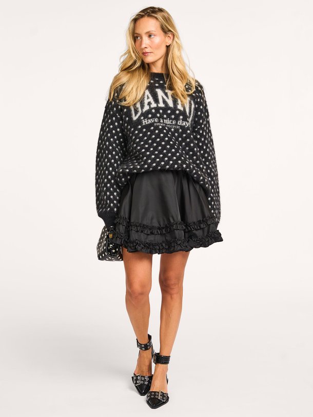 Ontdek de Duchesse geweven rok met ruches van Ganni in de kleur Zwart bij Orangebag. Op werkdagen voor 21:45 besteld, morgen in huis.