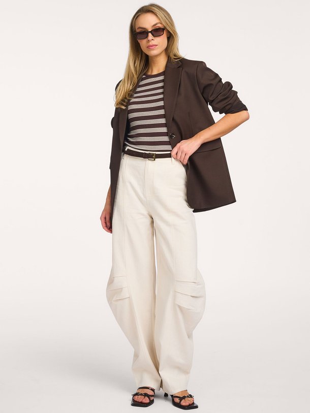 Ontdek de Cassandria linnenmix barrel fit broek van Rotate Birger Christensen in de kleur Off-white bij Orangebag. Op werkdagen voor 21:45 besteld, morgen in huis.