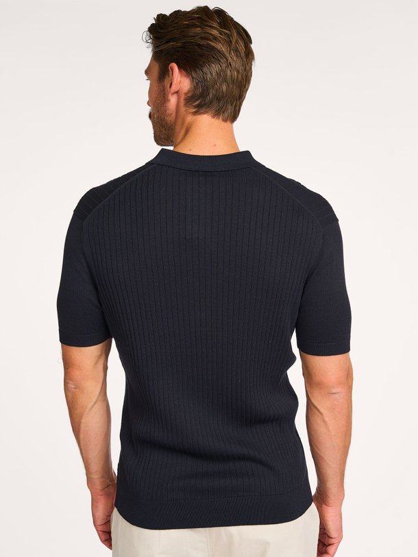 Ontdek de Cameron katoenen polo van Wahts in de kleur donkerblauw bij Orangebag. Op werkdagen voor 21:45 besteld, morgen in huis.
