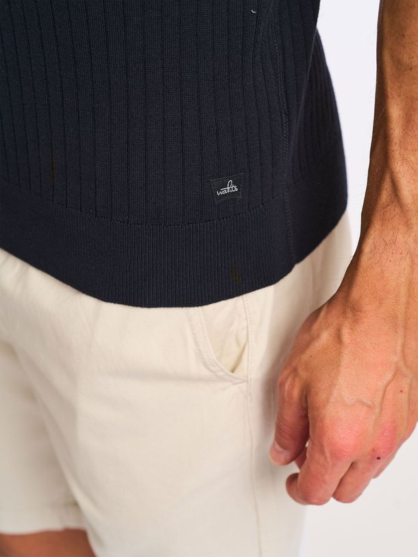 Ontdek de Cameron katoenen polo van Wahts in de kleur donkerblauw bij Orangebag. Op werkdagen voor 21:45 besteld, morgen in huis.