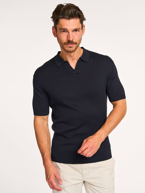 Ontdek de Cameron katoenen polo van Wahts in de kleur donkerblauw bij Orangebag. Op werkdagen voor 21:45 besteld, morgen in huis.