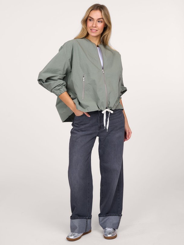 Ontdek de Patsy high waist wide leg non-stretch jeans van Bellerose in de kleur antraciet bij Orangebag. Op werkdagen voor 21:45 besteld, morgen in huis.