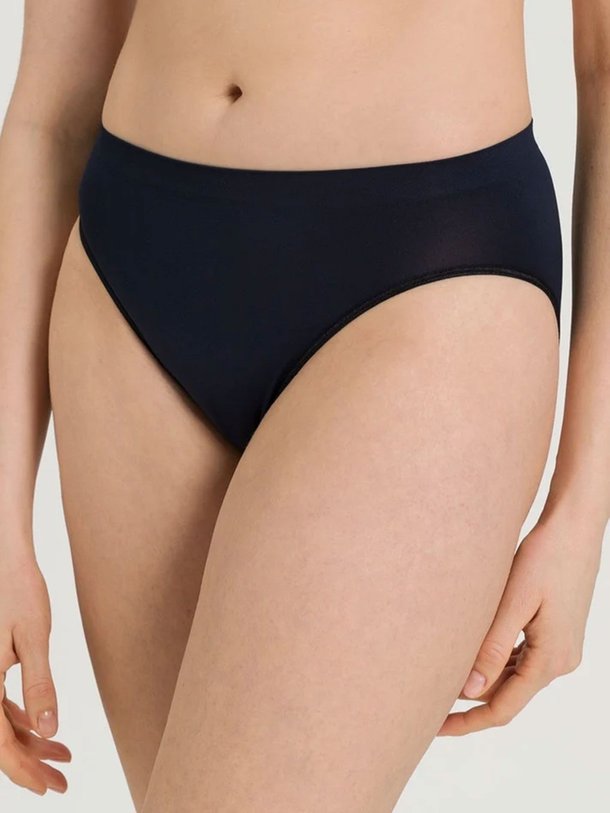 Ontdek de Midi Briefs Jersey hipster van Hanro in de kleur zwart bij Orangebag. Op werkdagen voor 21:45 besteld, morgen in huis.