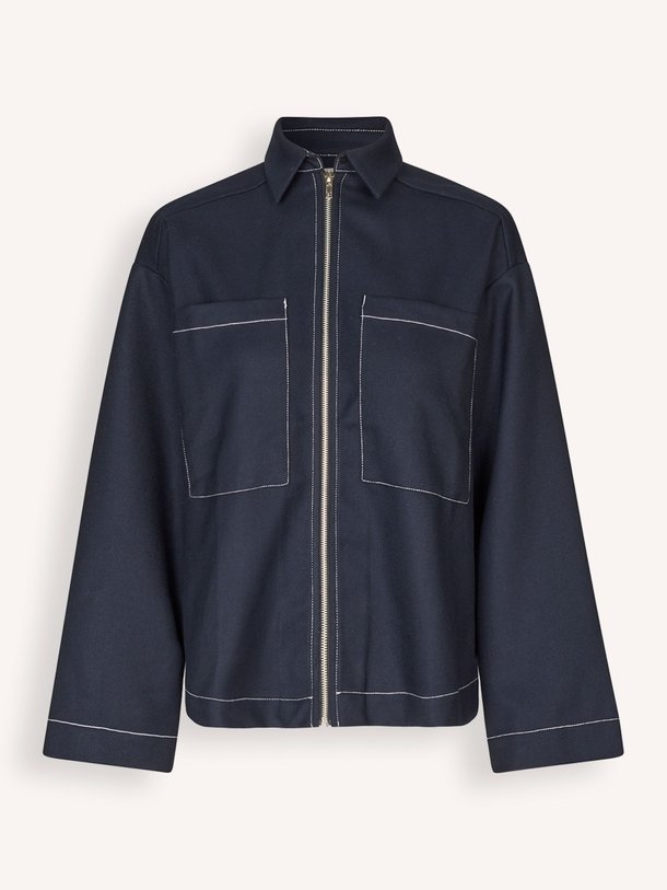 Ontdek de Khai rayonmix jasje van Lollys Laundry in de kleur donkerblauw bij Orangebag. Op werkdagen voor 21:45 besteld, morgen in huis.
