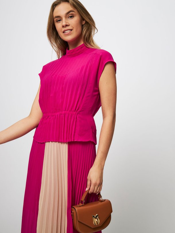 Ontdek de Penelope geweven plissé top van Dante 6 in de kleur fuchsia bij Orangebag. Op werkdagen voor 21:45 besteld, morgen in huis.