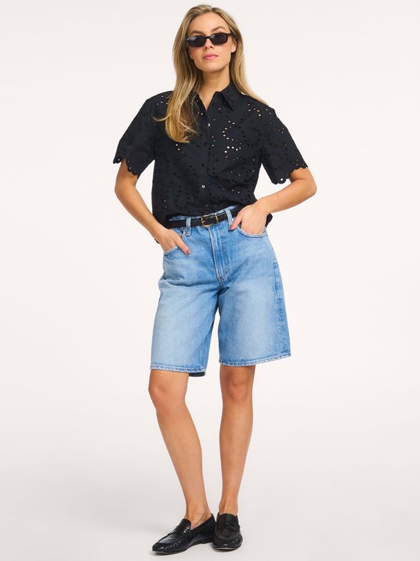 Ontdek de Lory organic cotton blouse van Suncoo in de kleur Zwart bij Orangebag. Op werkdagen voor 21:45 besteld, morgen in huis.