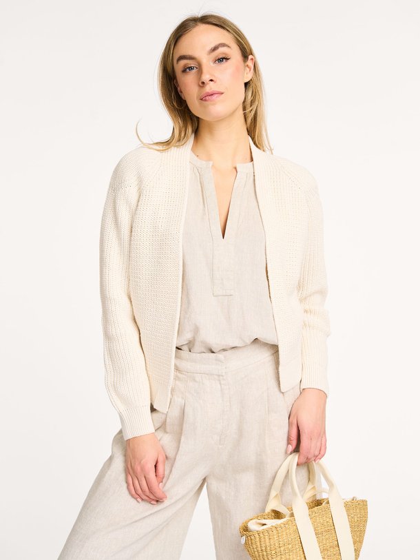 Ontdek de Berry katoenmix rib vest van By-Bar in de kleur off-white bij Orangebag. Op werkdagen voor 21:45 besteld, morgen in huis.