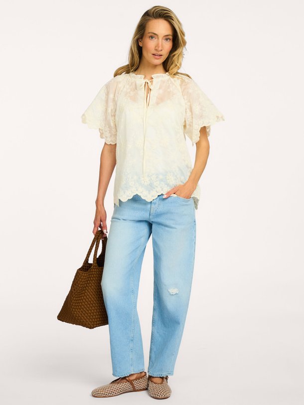 Lollys Laundry Kalill Blouse Ss Ontdek de KaliLL Blouse SS van Lollys Laundry bij Orangebag. Op werkdagen voor 21:45 besteld, morgen in huis.