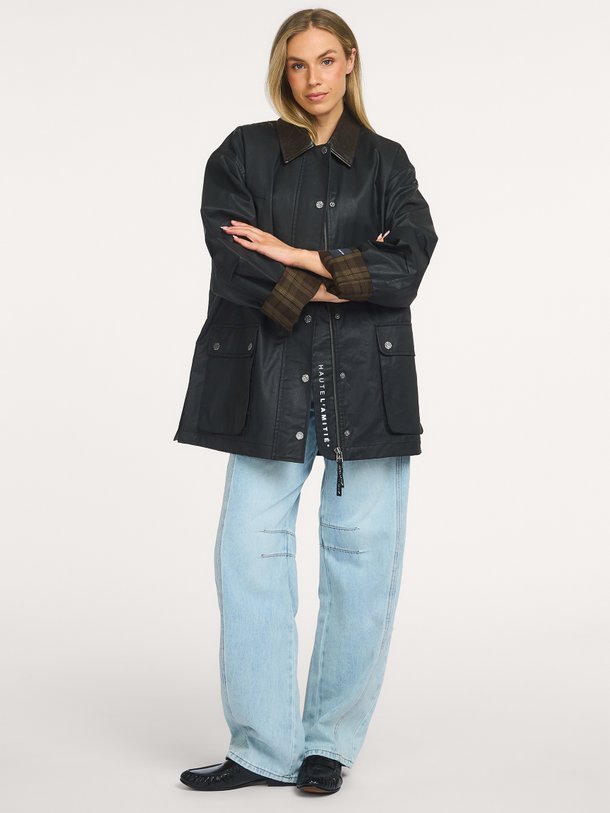 Ontdek de Oily Hunters Jacket van Haute L'Amitié bij Orangebag. Op werkdagen voor 21:45 besteld, morgen in huis.