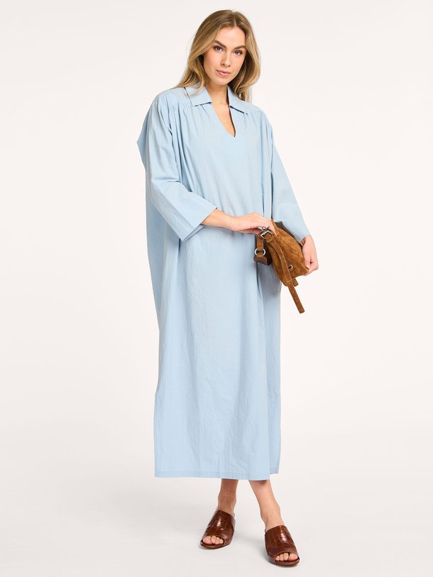 Ontdek de Ferijn katoenen poplin maxi jurk van Nathalie Vleeschouwer in de kleur blauw bij Orangebag. Op werkdagen voor 21:45 besteld, morgen in huis.
