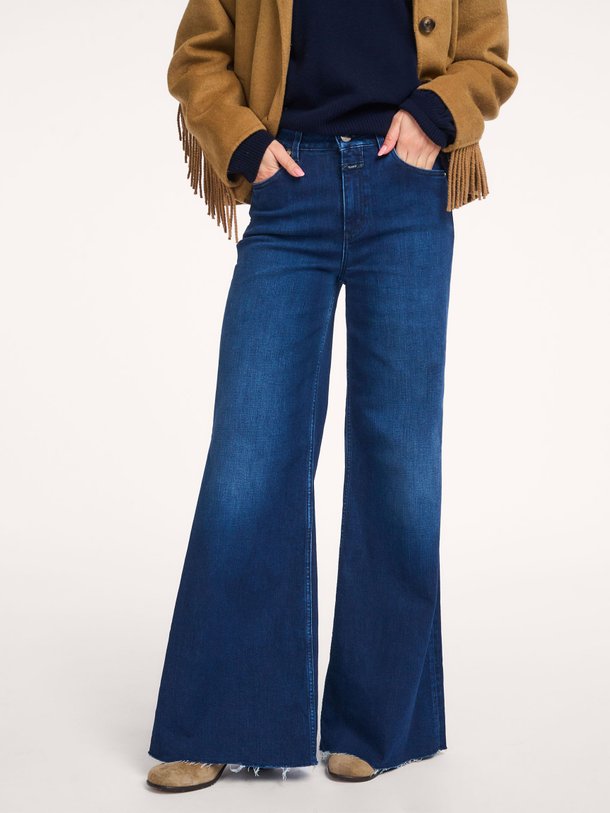 Ontdek de Glow Up high waist flared fit stretch jeans van Closed in de kleur Donkerblauw bij Orangebag. Op werkdagen voor 21:45 besteld, morgen in huis.