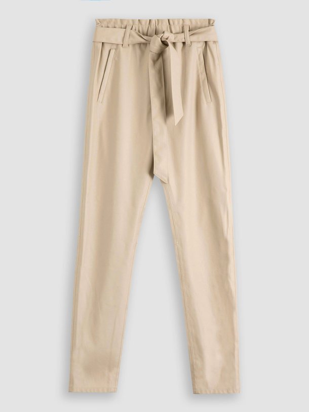Ontdek de Francis leatherlook paperbag broek van Knit-ted in de kleur zand bij Orangebag. Op werkdagen voor 21:45 besteld, morgen in huis.