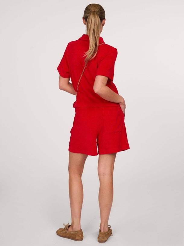 Ontdek de Celosia organic cotton badstof short van Alchemist in de kleur rood bij Orangebag. Op werkdagen voor 21:45 besteld, morgen in huis.