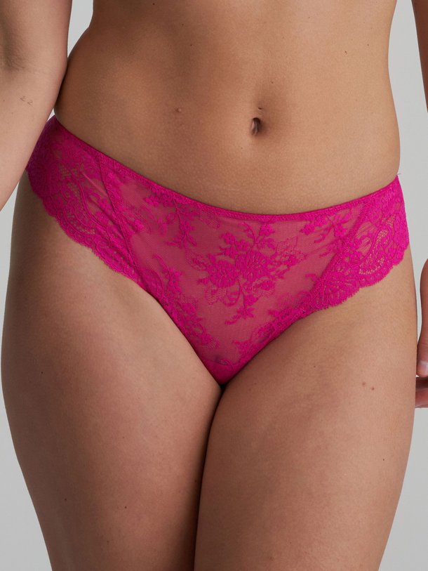 Ontdek de Melipha kanten tanga van Marie Jo in de kleur fuchsia bij Orangebag. Op werkdagen voor 21:45 besteld, morgen in huis.