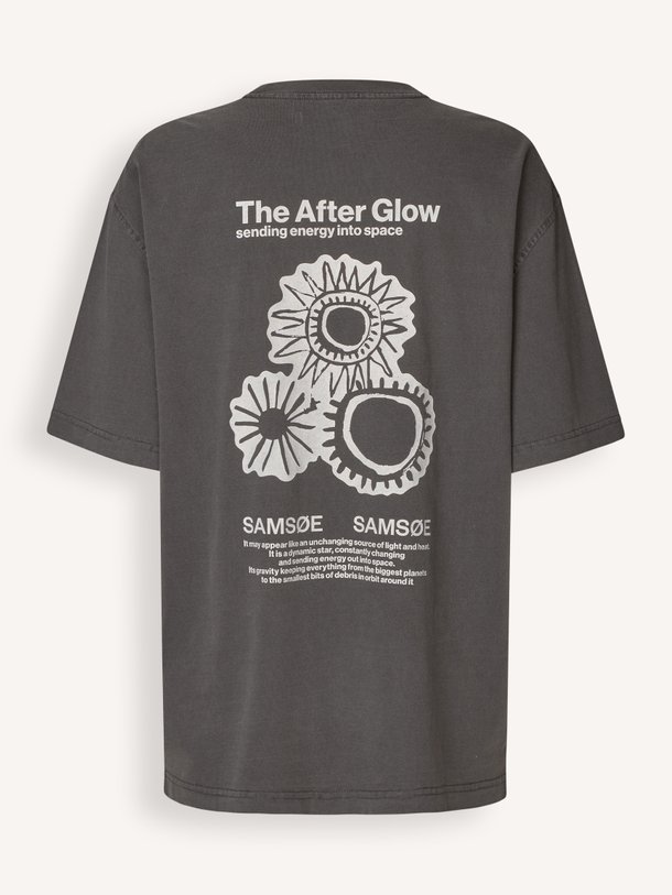 Ontdek de SAUNI T-SHIRT 15489 van Samsoe Samsoe bij Orangebag. Op werkdagen voor 21:45 besteld, morgen in huis.