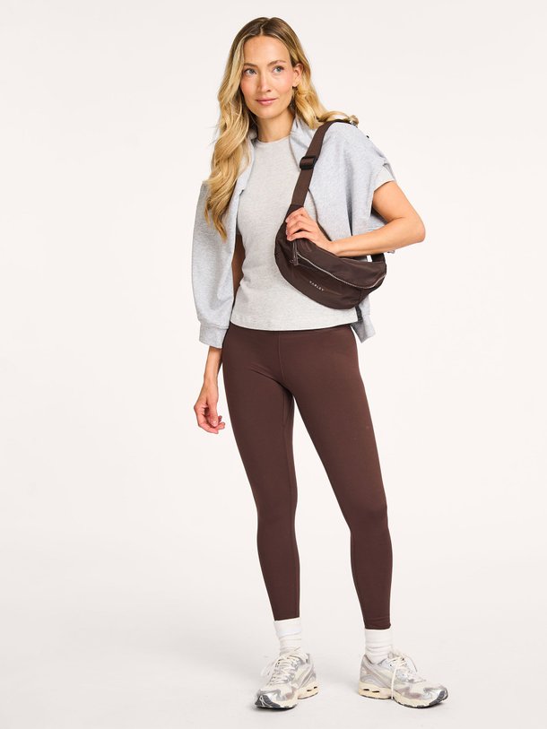 Ontdek de Free Soft jersey sportlegging van Varley in de kleur donkerbruin bij Orangebag. Op werkdagen voor 21:45 besteld, morgen in huis.