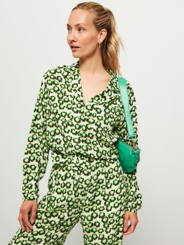 Ontdek de Lanna viscose blouse met print van Suncoo in de kleur groen bij Orangebag. Op werkdagen voor 21:45 besteld, morgen in huis.