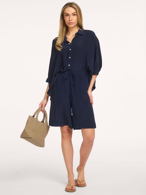 Ontdek de Zijden short van Speezys in de kleur Donkerblauw bij Orangebag. Op werkdagen voor 21:45 besteld, morgen in huis.