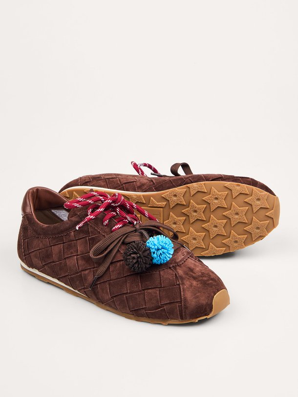 Ontdek de Erin suède gevlochten sneakers van Toral in de kleur Donkerbruin bij Orangebag. Op werkdagen voor 21:45 besteld, morgen in huis.