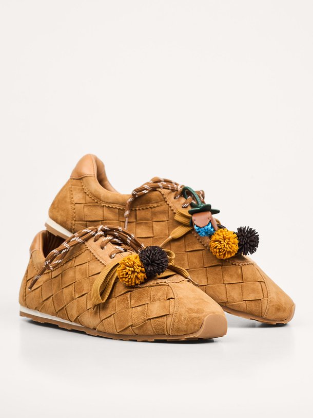 Ontdek de Erin suède gevlochten sneakers van Toral in de kleur Camel bij Orangebag. Op werkdagen voor 21:45 besteld, morgen in huis.