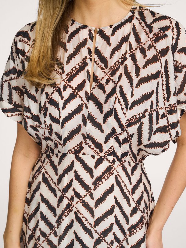 Ontdek de Memphis viscosemix maxi jurk van Co'Couture in de kleur Off-white bij Orangebag. Op werkdagen voor 21:45 besteld, morgen in huis.