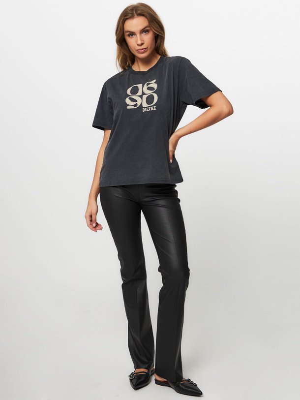 Ontdek de Ashton katoenen T-shirt met print van Dante 6 in de kleur antraciet bij Orangebag. Op werkdagen voor 21:45 besteld, morgen in huis.