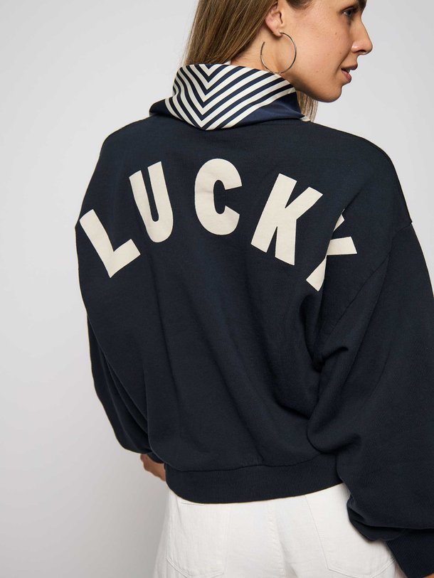 Ontdek de Bibi organic cotton sweater van By-Bar in de kleur donkerblauw bij Orangebag. Op werkdagen voor 21:45 besteld, morgen in huis.